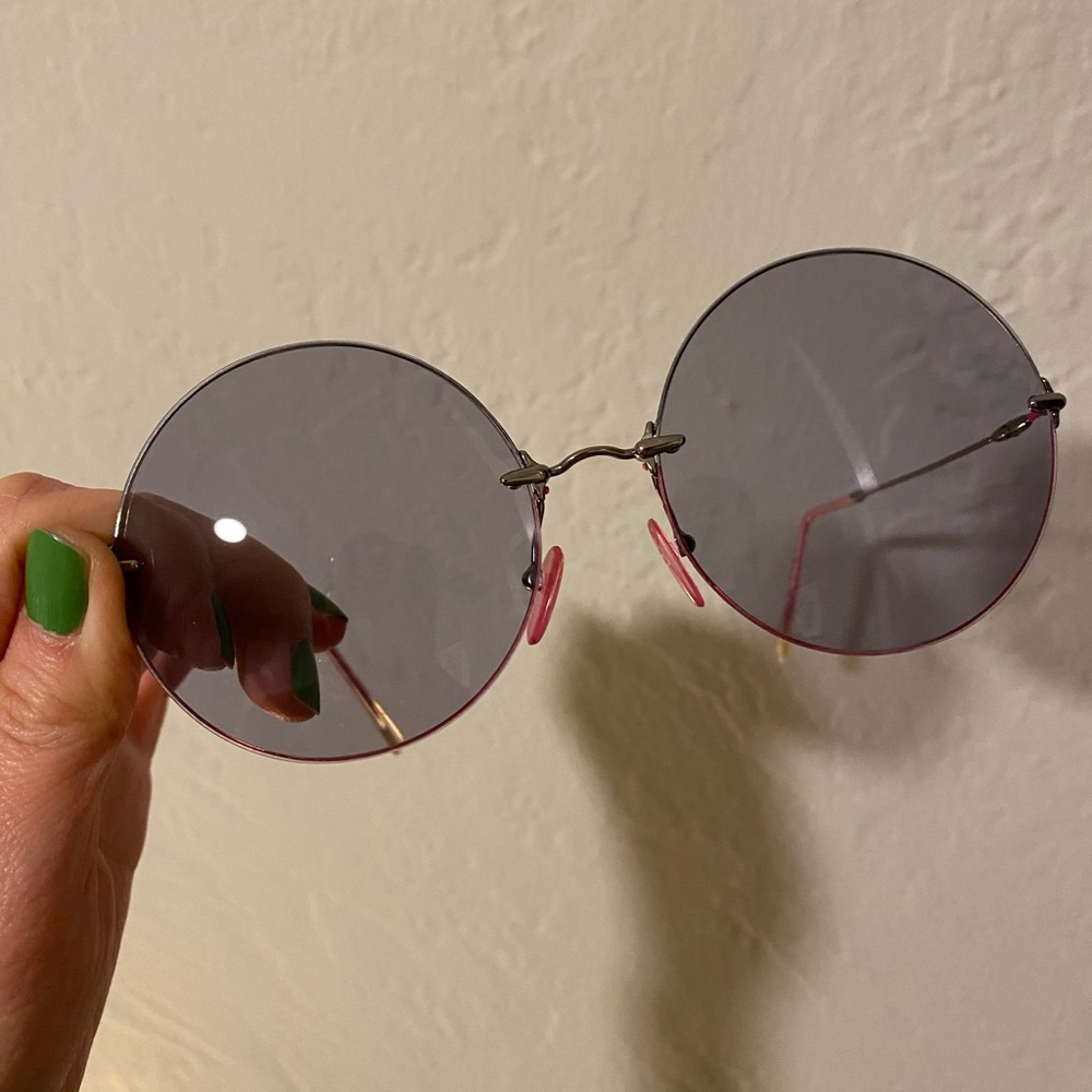super cute style of sunglasses, only worn once or twice, in great condition